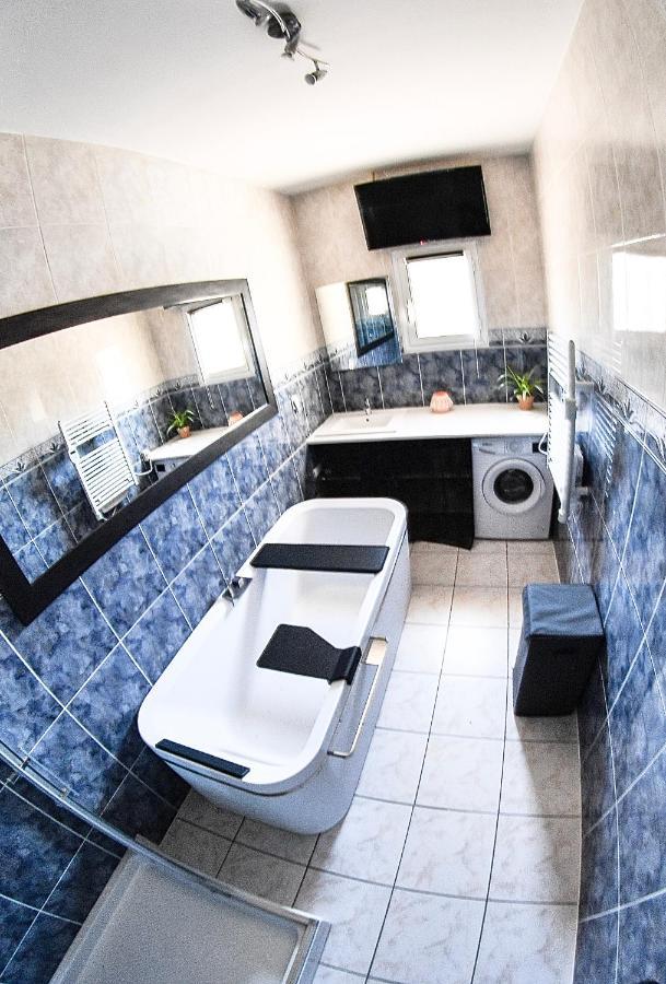 Spacieux T5, Terrasse, Proche Centre,parking Prive